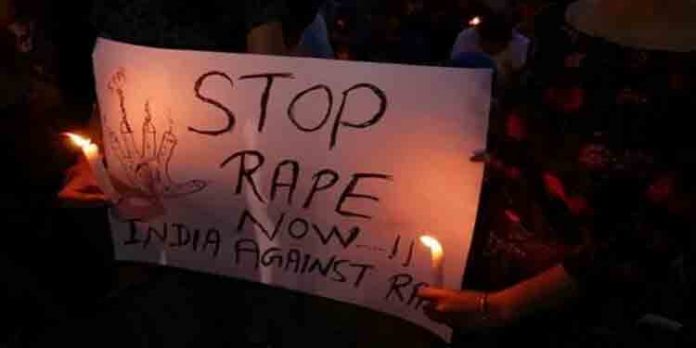 മൈസൂരു കൂട്ടബലാത്സംഗം : പ്രതികളെ പെണ്കുട്ടി തിരിച്ചറിഞ്ഞു – ഇന്ന് തെളിവെടുപ്പ് നടത്തും മൈസൂരു കൂട്ടബലാത്സംഗം : പ്രതികളെ പെണ്കുട്ടി തിരിച്ചറിഞ്ഞു – ഇന്ന് തെളിവെടുപ്പ് നടത്തും