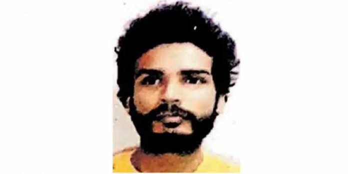 റിസോര്ട്ടിലെ താമസക്കാരനായ യുവാവ് റോഡരികില് മരിച്ച നിലയില് റിസോര്ട്ടിലെ താമസക്കാരനായ യുവാവ് റോഡരികില് മരിച്ച നിലയില്
