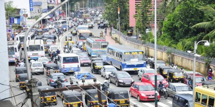 വാഹനമുണ്ടോ ? എങ്കിൽ ഇതൊന്ന് ശ്രദ്ധിക്കൂ , മോട്ടോർ വാഹനവകുപ്പിന്റെ പുതിയ നിയമം ഇങ്ങനെ വാഹനമുണ്ടോ ? എങ്കിൽ ഇതൊന്ന് ശ്രദ്ധിക്കൂ , മോട്ടോർ വാഹനവകുപ്പിന്റെ പുതിയ നിയമം ഇങ്ങനെ