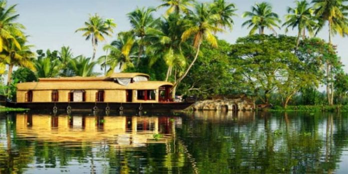 കെട്ടഴിച്ച് കെട്ടുവള്ളങ്ങൾ നീങ്ങിത്തുടങ്ങുന്നു ; പ്രതീക്ഷയോടെ കുമരകത്തെ വിനോദ സഞ്ചാര മേഖല കെട്ടഴിച്ച് കെട്ടുവള്ളങ്ങൾ നീങ്ങിത്തുടങ്ങുന്നു ; പ്രതീക്ഷയോടെ കുമരകത്തെ വിനോദ സഞ്ചാര മേഖല