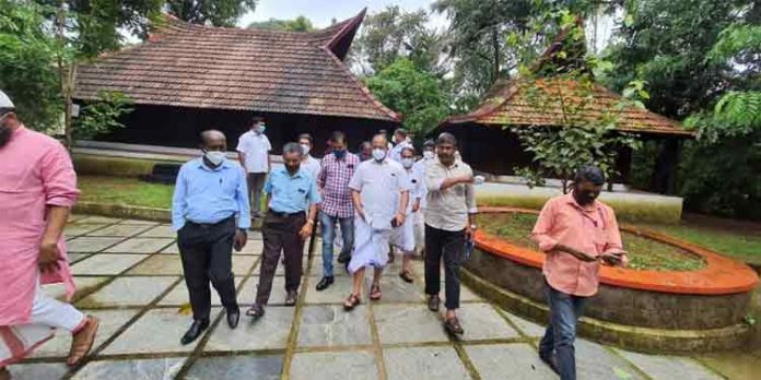 ആറന്മുള വാഴുവേലില് തറവാട് ജനങ്ങള്ക്കായി തുറന്നു നല്കുന്നത് ആലോചിക്കും : മന്ത്രി അഹമ്മദ് ദേവര്കോവില് ആറന്മുള വാഴുവേലില് തറവാട് ജനങ്ങള്ക്കായി തുറന്നു നല്കുന്നത് ആലോചിക്കും : മന്ത്രി അഹമ്മദ് ദേവര്കോവില്