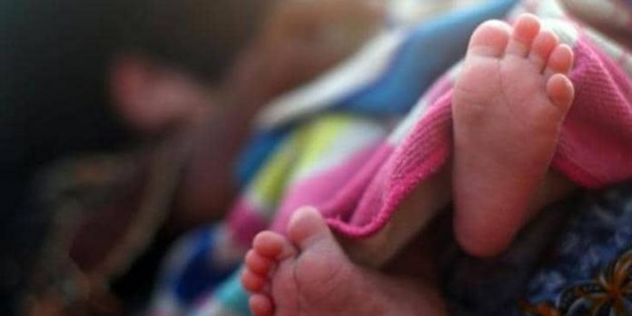 മൂന്ന് മാസം പ്രായമുള്ള കുഞ്ഞിനെ ലൈംഗികാതിക്രമത്തിനിരയാക്കി ; പ്രതിയായ പതിനേഴുകാരന് ഒളിവില് മൂന്ന് മാസം പ്രായമുള്ള കുഞ്ഞിനെ ലൈംഗികാതിക്രമത്തിനിരയാക്കി ; പ്രതിയായ പതിനേഴുകാരന് ഒളിവില്