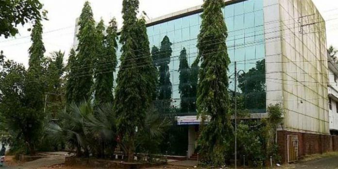 എആർ നഗർ സഹകരണ ബാങ്കിൽ ഗുരുതര പ്രതിസന്ധി ; ജില്ലാ ബാങ്കിനെയും ബാധിക്കും – ഓഡിറ്റ് റിപ്പോർട്ട് പുറത്ത് എആർ നഗർ സഹകരണ ബാങ്കിൽ ഗുരുതര പ്രതിസന്ധി ; ജില്ലാ ബാങ്കിനെയും ബാധിക്കും – ഓഡിറ്റ് റിപ്പോർട്ട് പുറത്ത്