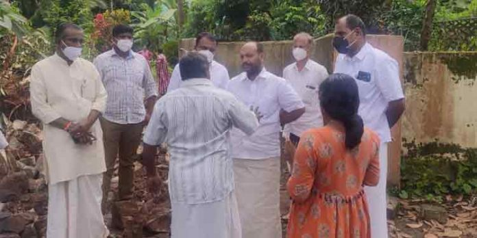സി.പി.എം.പഞ്ചായത്ത് പ്രസിഡന്റിന്റെ കൊടും ക്രൂരത ; പ്രതിഷേധവുമായി ബി.ജെ.പി സി.പി.എം.പഞ്ചായത്ത് പ്രസിഡന്റിന്റെ കൊടും ക്രൂരത ; പ്രതിഷേധവുമായി ബി.ജെ.പി