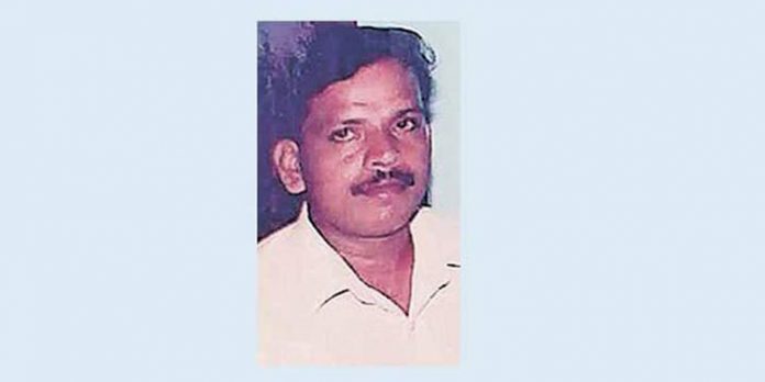 യുവാവിന്റെ കൊലപാതകം ; നാട്ടുകാരെ വിവരം അറിയിച്ച ആൾ കസ്റ്റഡിയിൽ യുവാവിന്റെ കൊലപാതകം ; നാട്ടുകാരെ വിവരം അറിയിച്ച ആൾ കസ്റ്റഡിയിൽ