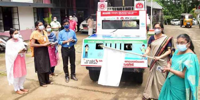 കോവിഡ് ബോധവല്ക്കരണ സന്ദേശവുമായി റോഡ് ഷോ ആരംഭിച്ചു കോവിഡ് ബോധവല്ക്കരണ സന്ദേശവുമായി റോഡ് ഷോ ആരംഭിച്ചു