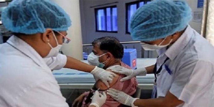 വാക്സീന് എടുക്കാത്തവര്ക്ക് കോവിഡ് വീണ്ടും ബാധിക്കാനുള്ള സാധ്യത രണ്ട് മടങ്ങ് അധികം വാക്സീന് എടുക്കാത്തവര്ക്ക് കോവിഡ് വീണ്ടും ബാധിക്കാനുള്ള സാധ്യത രണ്ട് മടങ്ങ് അധികം
