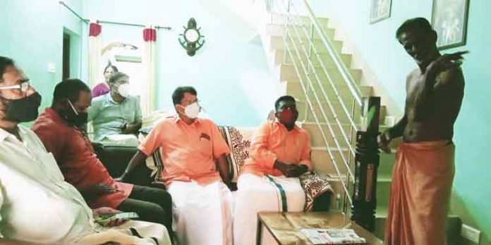 കൊഴുവല്ലൂര് സി.പി.ഐ എം – സി.പി.ഐ ആക്രമണം ; സി.പി.ഐ പ്രവര്ത്തകരുടെ വീടുകള്ക്ക് പോലീസ് സംരക്ഷണം നല്കണം ടി.ജെ ആഞ്ചലോസ് കൊഴുവല്ലൂര് സി.പി.ഐ എം – സി.പി.ഐ ആക്രമണം ; സി.പി.ഐ പ്രവര്ത്തകരുടെ വീടുകള്ക്ക് പോലീസ് സംരക്ഷണം നല്കണം ടി.ജെ ആഞ്ചലോസ്