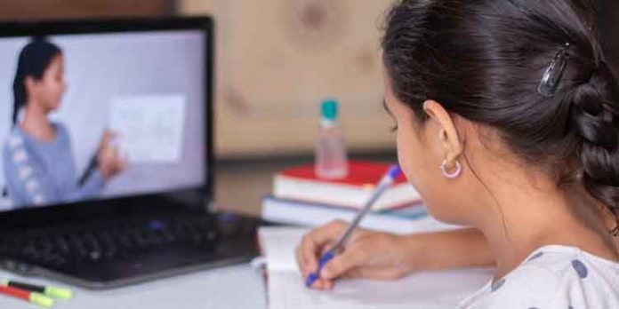 സമ്പൂര്ണ ഡിജിറ്റല് വിദ്യാഭ്യാസത്തിനുള്ള സൗകര്യം : തദ്ദേശസ്ഥാപനങ്ങള് ശക്തമായി ഇടപെടണം – ജില്ലാ വികസന സമിതി സമ്പൂര്ണ ഡിജിറ്റല് വിദ്യാഭ്യാസത്തിനുള്ള സൗകര്യം : തദ്ദേശസ്ഥാപനങ്ങള് ശക്തമായി ഇടപെടണം – ജില്ലാ വികസന സമിതി