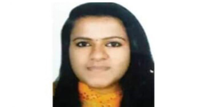 ഈറോഡില് മലയാളി വിദ്യാര്ഥിനി മരിച്ച സംഭവം ; പരാതിയുമായി മാതാപിതാക്കള് ഈറോഡില് മലയാളി വിദ്യാര്ഥിനി മരിച്ച സംഭവം ; പരാതിയുമായി മാതാപിതാക്കള്
