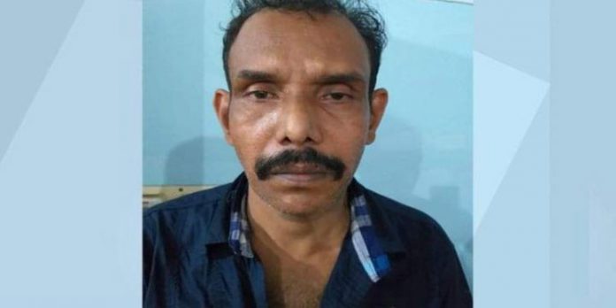72000 രൂപ വിലവരുന്ന 10 മൊബൈലുകൾ മോഷ്ടിച്ച കള്ളനെ നാട്ടുകാർ പിടികൂടി പോലീസിലേൽപ്പിച്ചു 72000 രൂപ വിലവരുന്ന 10 മൊബൈലുകൾ മോഷ്ടിച്ച കള്ളനെ നാട്ടുകാർ പിടികൂടി പോലീസിലേൽപ്പിച്ചു