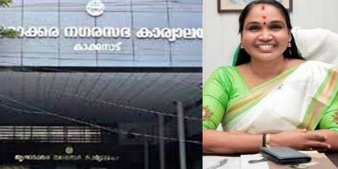 ഓണക്കിഴി വിവാദത്തിനിടെ തൃക്കാക്കര നഗരസഭയില് വിജിലന്സ് പരിശോധന ഓണക്കിഴി വിവാദത്തിനിടെ തൃക്കാക്കര നഗരസഭയില് വിജിലന്സ് പരിശോധന