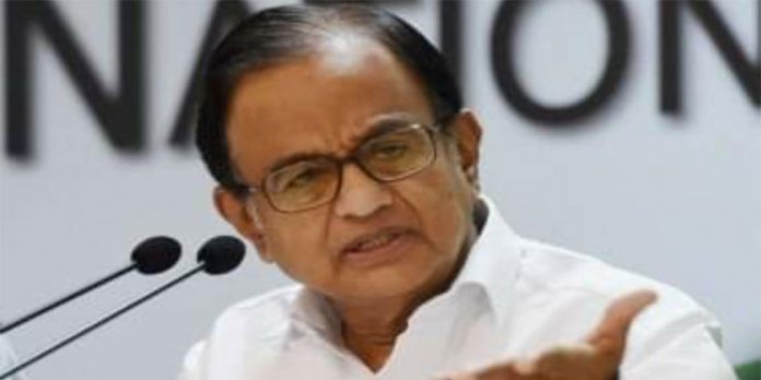 ഫോൺ ചോർത്തൽ പേടിച്ച് എണ്ണക്കമ്പനി മേധാവികൾ പരസ്പരം സംസാരിക്കാത്തതു കൊണ്ടാണോ വില വർധിപ്പിക്കാത്തത് ഫോൺ ചോർത്തൽ പേടിച്ച് എണ്ണക്കമ്പനി മേധാവികൾ പരസ്പരം സംസാരിക്കാത്തതു കൊണ്ടാണോ വില വർധിപ്പിക്കാത്തത്