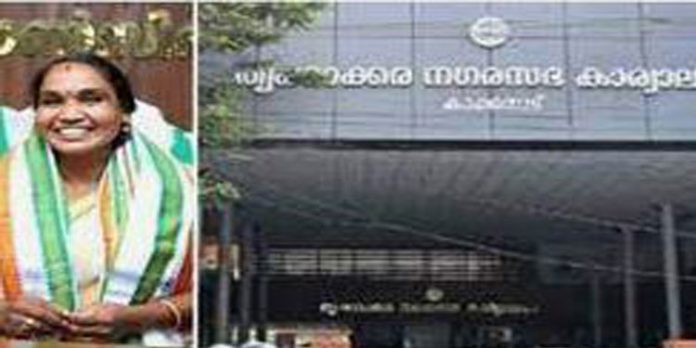 തൃക്കാക്കര നഗരസഭാ കൗൺസിൽ യോഗത്തിൽ പ്രതിപക്ഷ പ്രതിഷേധം തൃക്കാക്കര നഗരസഭാ കൗൺസിൽ യോഗത്തിൽ പ്രതിപക്ഷ പ്രതിഷേധം