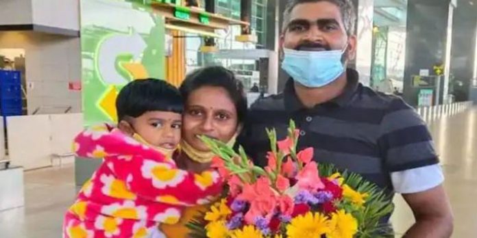 സാമൂഹിക മാധ്യമ പോസ്റ്റിന്റെ പേരില് സൗദിയില് ജയിലിലായ ഹരീഷ് മോചനംനേടി നാടണഞ്ഞു സാമൂഹിക മാധ്യമ പോസ്റ്റിന്റെ പേരില് സൗദിയില് ജയിലിലായ ഹരീഷ് മോചനംനേടി നാടണഞ്ഞു