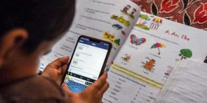 ഡിജിറ്റൽ പഠനം ; ഉറപ്പുകൾ പാഴായി – പഠന സൗകര്യങ്ങളില്ലാതെ ആയിരക്കണക്കിന് കുട്ടികൾ ; റെയ്ഞ്ചും പ്രശ്നം ഡിജിറ്റൽ പഠനം ; ഉറപ്പുകൾ പാഴായി – പഠന സൗകര്യങ്ങളില്ലാതെ ആയിരക്കണക്കിന് കുട്ടികൾ ; റെയ്ഞ്ചും പ്രശ്നം