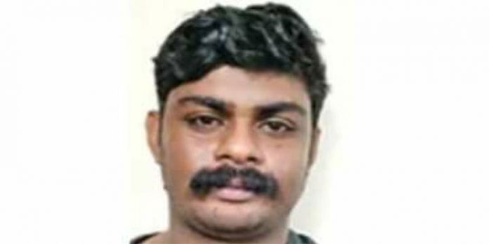 ഓടിച്ചു നോക്കാനെന്ന് പറഞ്ഞ് ആഡംബര ബൈക്കുമായി കടന്നു ; യുവാവ് പിടിയില് ഓടിച്ചു നോക്കാനെന്ന് പറഞ്ഞ് ആഡംബര ബൈക്കുമായി കടന്നു ; യുവാവ് പിടിയില്