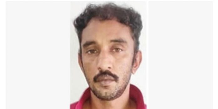 70 ലക്ഷത്തിന്റെ ഡ്രൈ ഫ്രൂട്സും സുഗന്ധ വ്യഞ്ജനങ്ങളും കവർന്ന ജീവനക്കാരൻ പിടിയിൽ 70 ലക്ഷത്തിന്റെ ഡ്രൈ ഫ്രൂട്സും സുഗന്ധ വ്യഞ്ജനങ്ങളും കവർന്ന ജീവനക്കാരൻ പിടിയിൽ