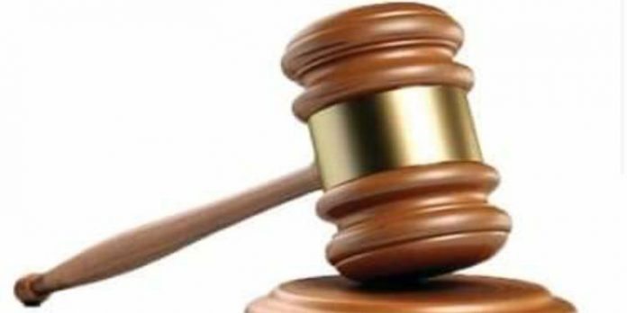 424 പവനും 2.97 കോടിയും തിരികെനല്കണം : ഹാജരാക്കിയത് വ്യാജരേഖ ; ഭര്ത്താവിനെതിരേ കേസെടുക്കാന് ഉത്തരവ് 424 പവനും 2.97 കോടിയും തിരികെനല്കണം : ഹാജരാക്കിയത് വ്യാജരേഖ ; ഭര്ത്താവിനെതിരേ കേസെടുക്കാന് ഉത്തരവ്