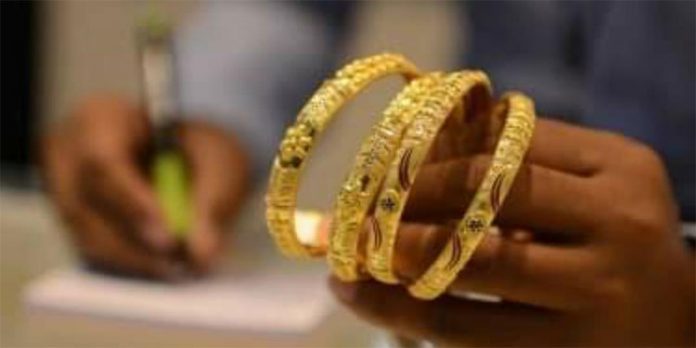 സ്വർണ വിലയിൽ വീണ്ടും തകർച്ച ; ഒരാഴ്ചക്കിടെ താഴ്ന്നത് 1,320 രൂപ സ്വർണ വിലയിൽ വീണ്ടും തകർച്ച ; ഒരാഴ്ചക്കിടെ താഴ്ന്നത് 1,320 രൂപ
