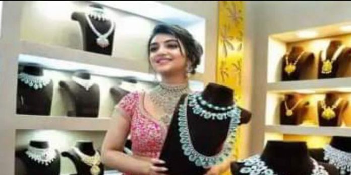 സംസ്ഥാനത്ത് സ്വർണവില പവന് 160 രൂപ കൂടി 35,520 രൂപയായി സംസ്ഥാനത്ത് സ്വർണവില പവന് 160 രൂപ കൂടി 35,520 രൂപയായി