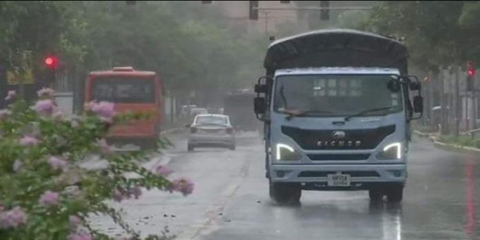 ഇന്ന് അതിശക്ത മഴക്ക് സാധ്യത ; ഒമ്പത് ജില്ലകളില് ഓറഞ്ച് അലേർട്ട് ഇന്ന് അതിശക്ത മഴക്ക് സാധ്യത ; ഒമ്പത് ജില്ലകളില് ഓറഞ്ച് അലേർട്ട്