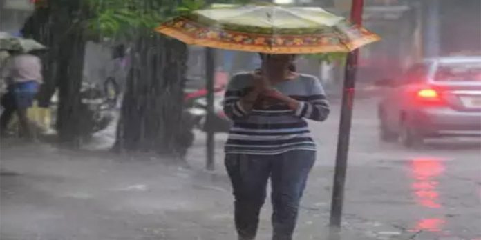 സംസ്ഥാനത്ത് ശക്തമായ മഴ തുടരാൻ സാധ്യത സംസ്ഥാനത്ത് ശക്തമായ മഴ തുടരാൻ സാധ്യത