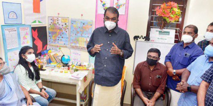 ‘വീട് ഒരു വിദ്യാലയം’ പദ്ധതിയ്ക്ക് തുടക്കമായി ‘വീട് ഒരു വിദ്യാലയം’ പദ്ധതിയ്ക്ക് തുടക്കമായി