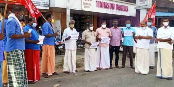 “സേവ് ഇന്ത്യാ” പ്രക്ഷോഭ സമരം : സി.പി.ഐ എം ചെങ്ങന്നൂർ ഏരിയാ സെക്രട്ടറി എം.എച്ച് റഷീദ് ഉദ്ഘാടനം ചെയ്തു “സേവ് ഇന്ത്യാ” പ്രക്ഷോഭ സമരം : സി.പി.ഐ എം ചെങ്ങന്നൂർ ഏരിയാ സെക്രട്ടറി എം.എച്ച് റഷീദ് ഉദ്ഘാടനം ചെയ്തു