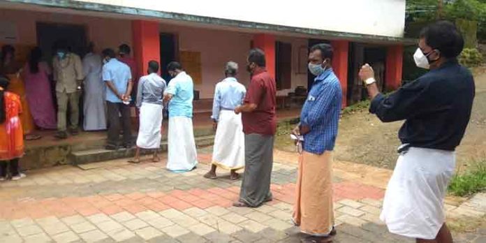 കലഞ്ഞൂരില് വോട്ടെടുപ്പ് പൂര്ത്തിയായി ; ഓഗസ്റ്റ് 12ന് വോട്ടെണ്ണല് കലഞ്ഞൂരില് വോട്ടെടുപ്പ് പൂര്ത്തിയായി ; ഓഗസ്റ്റ് 12ന് വോട്ടെണ്ണല്