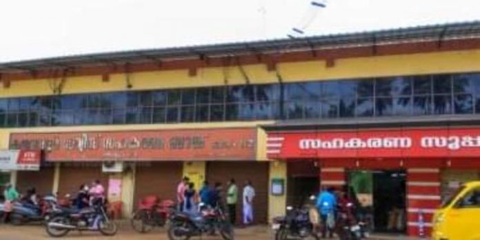 കരുവന്നൂർ ബാങ്ക് തട്ടിപ്പ് കേസ് ; ബെനാമി ഇടപാടുകാർ ഇ ഡി ഓഫിസിൽ ചോദ്യം ചെയ്യലിന് ഹാജരായി കരുവന്നൂർ ബാങ്ക് തട്ടിപ്പ് കേസ് ; ബെനാമി ഇടപാടുകാർ ഇ ഡി ഓഫിസിൽ ചോദ്യം ചെയ്യലിന് ഹാജരായി