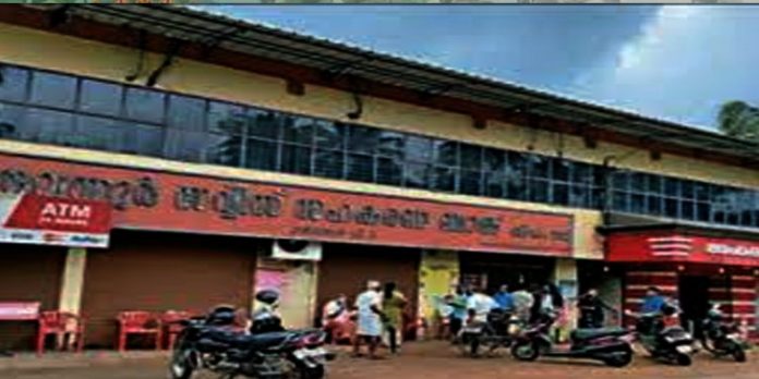 കരുവന്നൂര് ബാങ്ക് തട്ടിപ്പ് : സിപിഎമ്മില് രാജി കരുവന്നൂര് ബാങ്ക് തട്ടിപ്പ് : സിപിഎമ്മില് രാജി
