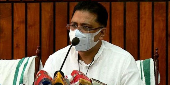 ആരാധനാലയങ്ങളുടെ മറവില് കുഞ്ഞാലിക്കുട്ടി കോടികളുടെ കള്ളപ്പണം വെളുപ്പിച്ചു ; ഗുരുതര ആരോപണവുമായി കെ.ടി ജലീല് ആരാധനാലയങ്ങളുടെ മറവില് കുഞ്ഞാലിക്കുട്ടി കോടികളുടെ കള്ളപ്പണം വെളുപ്പിച്ചു ; ഗുരുതര ആരോപണവുമായി കെ.ടി ജലീല്