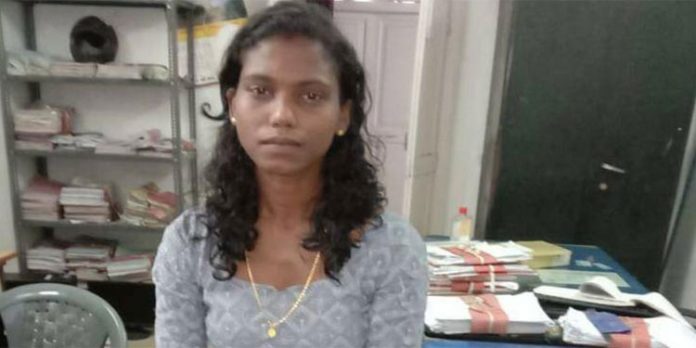 കുമ്പളങ്ങി കൊലപാതകം ; മൃതദ്ദേഹം വയർ കീറി കല്ല് നിറച്ച് ചെളിയിൽ താഴ്ത്താൻ നിർദ്ദേശിച്ചത് രാഖി കുമ്പളങ്ങി കൊലപാതകം ; മൃതദ്ദേഹം വയർ കീറി കല്ല് നിറച്ച് ചെളിയിൽ താഴ്ത്താൻ നിർദ്ദേശിച്ചത് രാഖി