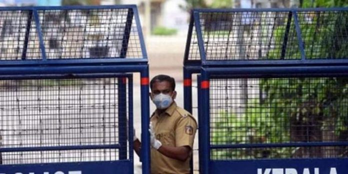 സംസ്ഥാനത്ത് കൊവിഡ് നിയന്ത്രണം കടുപ്പിക്കുന്നു ; ഞായറാഴ്ച സമ്പൂർണ ലോക്ക്ഡൗൺ സംസ്ഥാനത്ത് കൊവിഡ് നിയന്ത്രണം കടുപ്പിക്കുന്നു ; ഞായറാഴ്ച സമ്പൂർണ ലോക്ക്ഡൗൺ