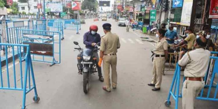 ടി.പി.ആർ 10-ന് മുകളിലെങ്കില് കടുത്ത നിയന്ത്രണം ; കേരളത്തിന് കേന്ദ്ര മാർഗരേഖ ടി.പി.ആർ 10-ന് മുകളിലെങ്കില് കടുത്ത നിയന്ത്രണം ; കേരളത്തിന് കേന്ദ്ര മാർഗരേഖ