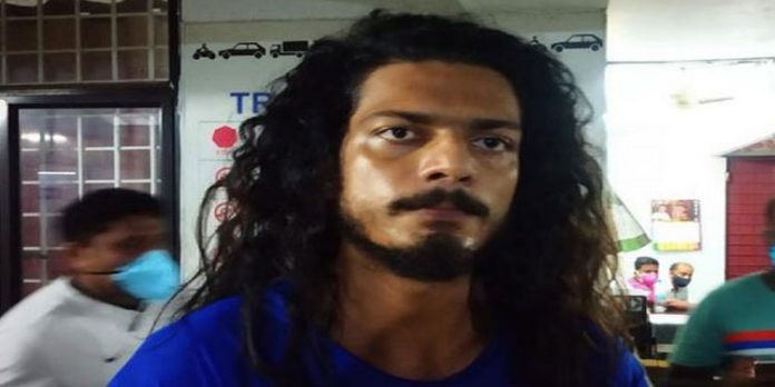 മാര്ട്ടിന് യുവതിയെ അടിമയാക്കി വെച്ചു ; ഫ്ലാറ്റില് യുവതിയെ പൂട്ടിയിട്ട് പീഡിപ്പിച്ച കേസില് കുറ്റപത്രം മാര്ട്ടിന് യുവതിയെ അടിമയാക്കി വെച്ചു ; ഫ്ലാറ്റില് യുവതിയെ പൂട്ടിയിട്ട് പീഡിപ്പിച്ച കേസില് കുറ്റപത്രം