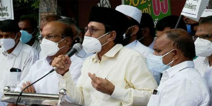 അവകാശങ്ങൾ ചോദിക്കുന്നത് വർഗീയതയല്ല ; ന്യൂനപക്ഷ സ്കോളര്ഷിപ്പില് സമരവുമായി മുസ്ലിം സംഘടനകൾ അവകാശങ്ങൾ ചോദിക്കുന്നത് വർഗീയതയല്ല ; ന്യൂനപക്ഷ സ്കോളര്ഷിപ്പില് സമരവുമായി മുസ്ലിം സംഘടനകൾ
