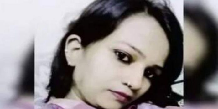 രണ്ടുവര്ഷമായി അകന്നുതാമസം – പലതവണ ഭീഷണി ; ഷോപ്പിങ്ങിനെത്തിയ ഭാര്യയെ യുവാവ് കുത്തിക്കൊന്നു രണ്ടുവര്ഷമായി അകന്നുതാമസം – പലതവണ ഭീഷണി ; ഷോപ്പിങ്ങിനെത്തിയ ഭാര്യയെ യുവാവ് കുത്തിക്കൊന്നു