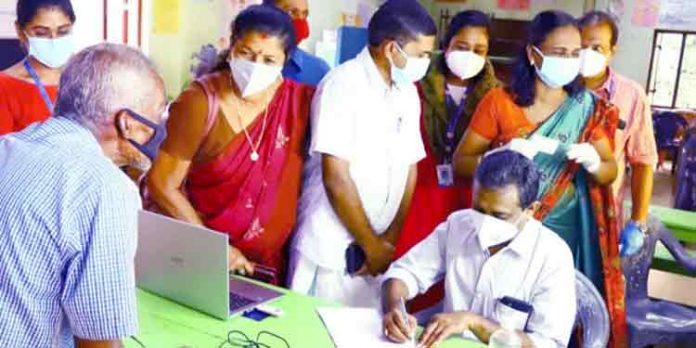 വ്യാപാര സ്ഥാപനങ്ങളില് ജോലി ചെയ്യുന്നവര്ക്ക് വാക്സിന് ഉറപ്പാക്കും : പത്തനംതിട്ട നഗരസഭ ചെയര്മാന് വ്യാപാര സ്ഥാപനങ്ങളില് ജോലി ചെയ്യുന്നവര്ക്ക് വാക്സിന് ഉറപ്പാക്കും : പത്തനംതിട്ട നഗരസഭ ചെയര്മാന്