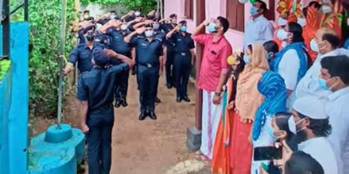 എന്.ഡി.ആര്.എഫ് സംഘം സ്വാതന്ത്ര്യ ദിനം ആഘോഷിച്ചു എന്.ഡി.ആര്.എഫ് സംഘം സ്വാതന്ത്ര്യ ദിനം ആഘോഷിച്ചു