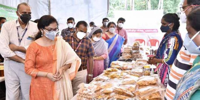 കുടുംബശ്രീ ഉത്പന്നങ്ങള് ഓണക്കാലത്ത് ഓണ്ലൈനിലൂടെ കുടുംബശ്രീ ഉത്പന്നങ്ങള് ഓണക്കാലത്ത് ഓണ്ലൈനിലൂടെ