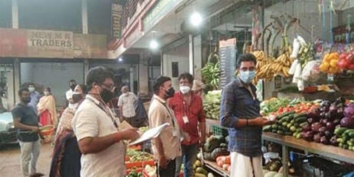 ഓണവിപണി ; വിലക്കയറ്റം നിയന്ത്രിക്കാന് കടകളിൽ പരിശോധന കര്ശനമാക്കി ഓണവിപണി ; വിലക്കയറ്റം നിയന്ത്രിക്കാന് കടകളിൽ പരിശോധന കര്ശനമാക്കി