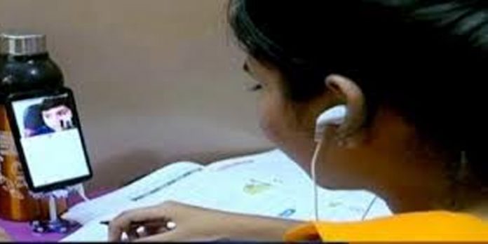 ഓണ്ലൈന് ക്ലാസ് ; സിഗ്നല് തിരയുന്നതിനിടെ വിദ്യാര്ത്ഥിക്ക് ദാരുണാന്ത്യം ഓണ്ലൈന് ക്ലാസ് ; സിഗ്നല് തിരയുന്നതിനിടെ വിദ്യാര്ത്ഥിക്ക് ദാരുണാന്ത്യം