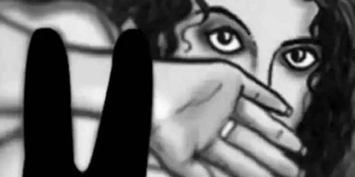 വയനാട്ടില് പതിനാറ് വയസുകാരിയെ ബസ്സില് വെച്ച് പീഡിപ്പിച്ചെന്ന പരാതിയില് യുവാവ് അറസ്റ്റില് വയനാട്ടില് പതിനാറ് വയസുകാരിയെ ബസ്സില് വെച്ച് പീഡിപ്പിച്ചെന്ന പരാതിയില് യുവാവ് അറസ്റ്റില്