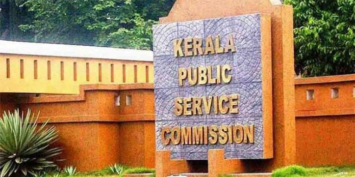 പിഎസ്സി പരീക്ഷയിൽ 4 വർഷം മുൻപ് ഒന്നാം റാങ്ക് നേടിയ യുവതിക്കക് ഇതുവരെ നിയമനം ലഭിച്ചില്ല പിഎസ്സി പരീക്ഷയിൽ 4 വർഷം മുൻപ് ഒന്നാം റാങ്ക് നേടിയ യുവതിക്കക് ഇതുവരെ നിയമനം ലഭിച്ചില്ല