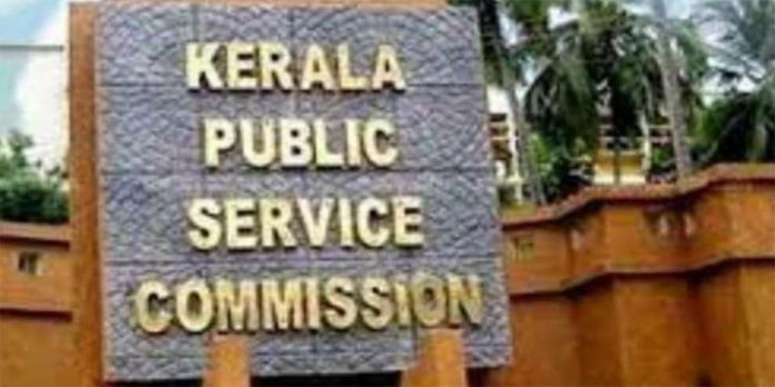 പി.എസ്.സി നിയമനം സഭയിൽ ഉന്നയിക്കാൻ പ്രതിപക്ഷം ; റാങ്ക് ലിസ്റ്റ് കാലാവധി നീട്ടാൻ ഉത്തരവിടാതെ സർക്കാർ പി.എസ്.സി നിയമനം സഭയിൽ ഉന്നയിക്കാൻ പ്രതിപക്ഷം ; റാങ്ക് ലിസ്റ്റ് കാലാവധി നീട്ടാൻ ഉത്തരവിടാതെ സർക്കാർ
