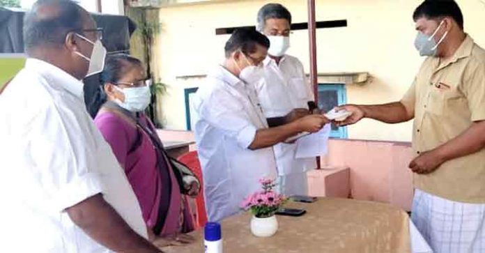 പത്തനംതിട്ട സര്വിസ് സഹകരണ ബാങ്ക് ചികിത്സാ ധനസഹായ വിതരണം നടത്തി പത്തനംതിട്ട സര്വിസ് സഹകരണ ബാങ്ക് ചികിത്സാ ധനസഹായ വിതരണം നടത്തി