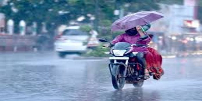 സംസ്ഥാനത്ത് ഇടിയോടുകൂടിയ ഒറ്റപ്പെട്ട മഴയ്ക്ക് സാധ്യത സംസ്ഥാനത്ത് ഇടിയോടുകൂടിയ ഒറ്റപ്പെട്ട മഴയ്ക്ക് സാധ്യത