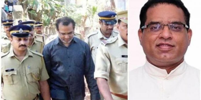 കൊട്ടിയൂർ പീഡനക്കേസ് ; ഫാദർ റോബിൻ വടക്കുഞ്ചേരിക്ക് ജാമ്യം നൽകണമെന്ന പെൺകുട്ടിയുടെ അപേക്ഷ സർക്കാർ എതിർക്കില്ല കൊട്ടിയൂർ പീഡനക്കേസ് ; ഫാദർ റോബിൻ വടക്കുഞ്ചേരിക്ക് ജാമ്യം നൽകണമെന്ന പെൺകുട്ടിയുടെ അപേക്ഷ സർക്കാർ എതിർക്കില്ല